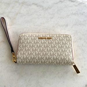 NWT Michael Kors Jet Set Powder Blush Large Wallet/ Phone Case